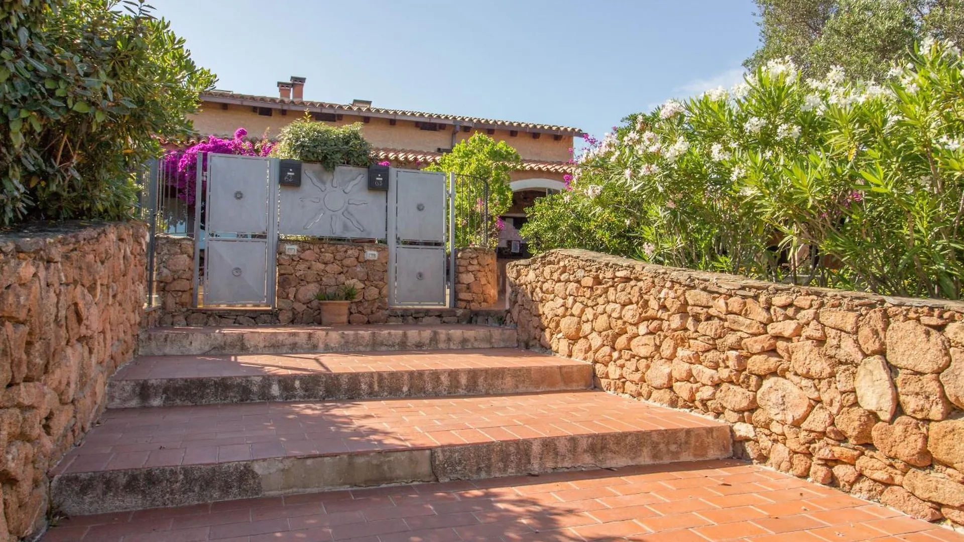 Apartment Costa Corallina Handsome Flat W/Terrace Near Beach