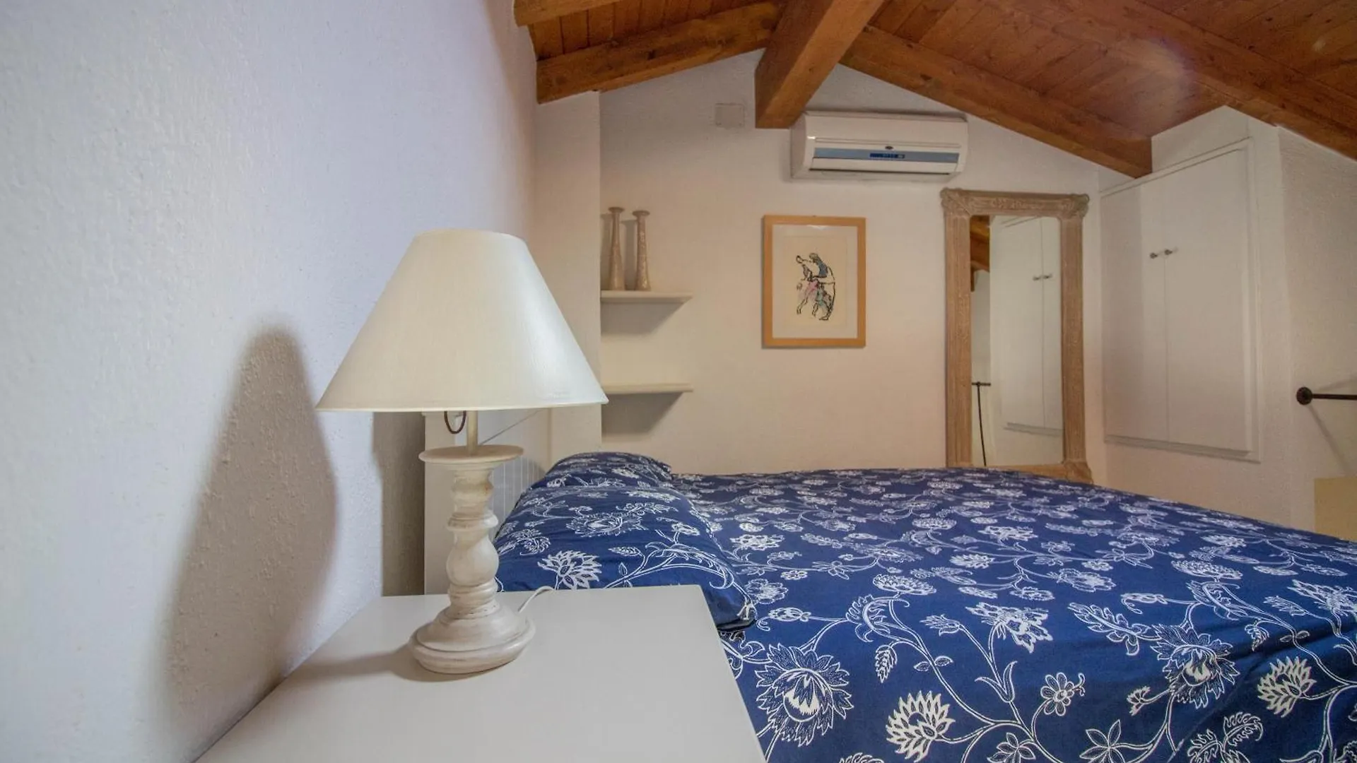 Costa Corallina Handsome Flat W/Terrace Near Beach Italy